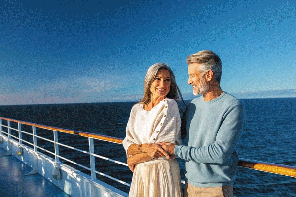 Regent seven seas pareja adultos hombre y mujer crucero mar promocion mejore su horizonte
